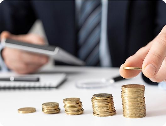 abogado contando dinero