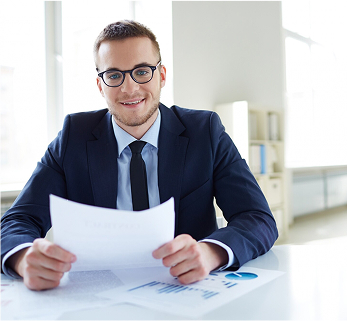 abogado documento sonriente